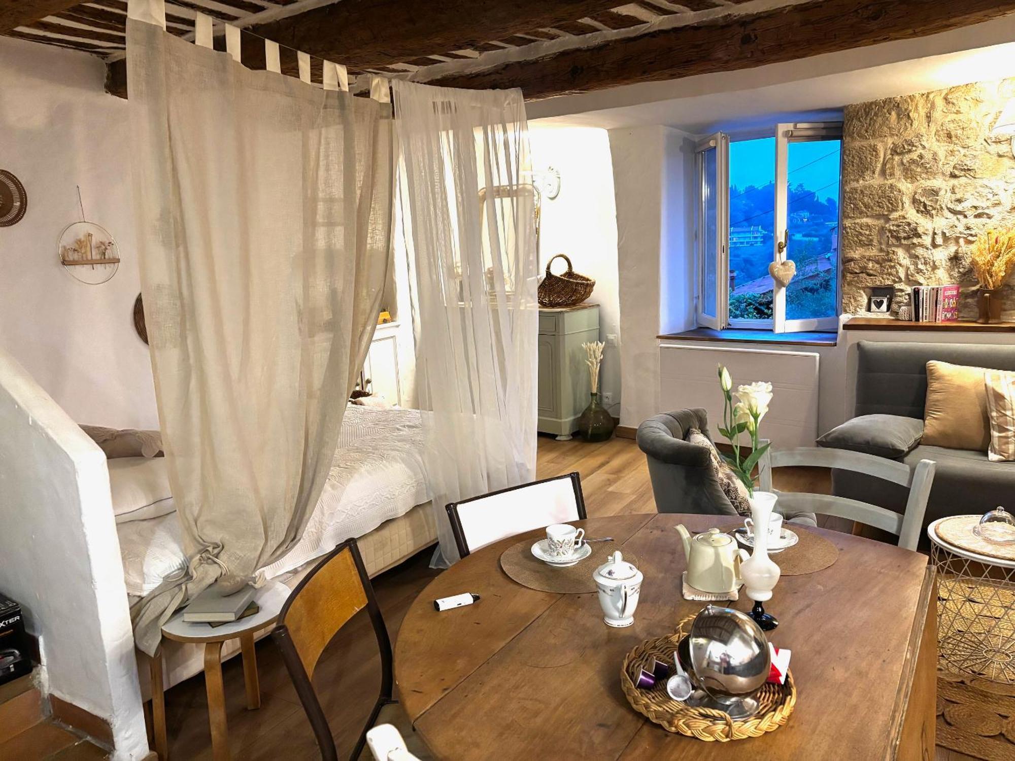 Apartment Cosy Dans Le Centre Historique De Vence