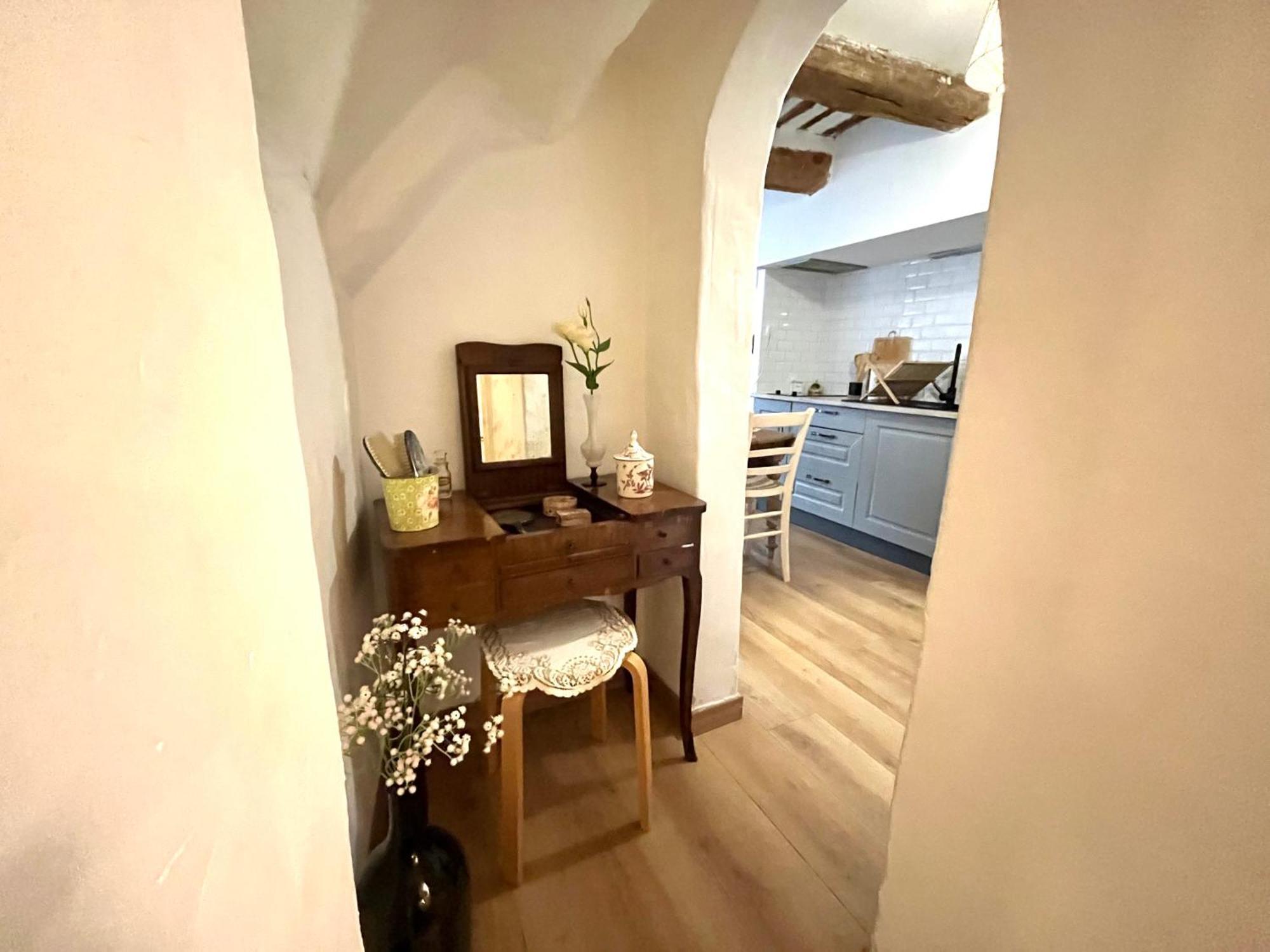 Apartment Cosy Dans Le Centre Historique De Vence